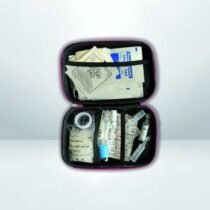 Kit de premiers secours L2N Pharma 32 pièces (EAN 3770027513537) : complet, conforme CE, sérum physiologique, gants, pansements et tools. Valable 3 ans – disponible sur BebeMaman.ma.