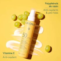 Spray Invisible SPF 50 Caudalie Vinosun Protect – haute protection UVA/UVB, formule clean antioxydante, fini invisible, flacon recyclé. Convient aux peaux sensibles et enfants dès 3 ans – dispo sur BebeMaman.ma.