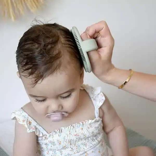 bebemamanbrosse-bebe-silicone-poils-epais-et-fins-masser-nettoyer-enlever-croutes-de-lait-vert-de-gris-beaba-419813_F