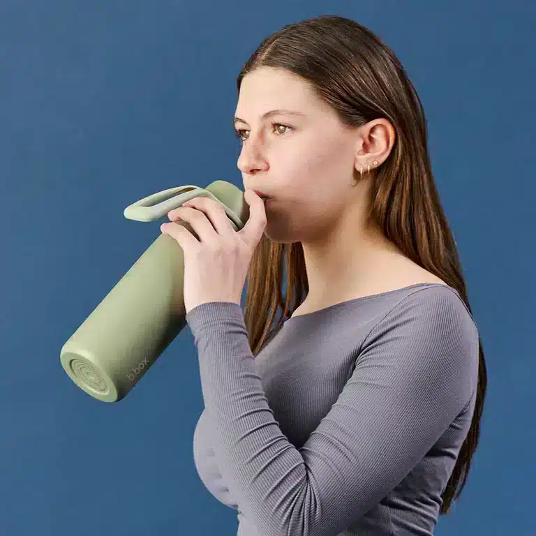BBox Gourde Isotherme à Couvercle Rabattable 690ml – Olive – 2 – bebemaman