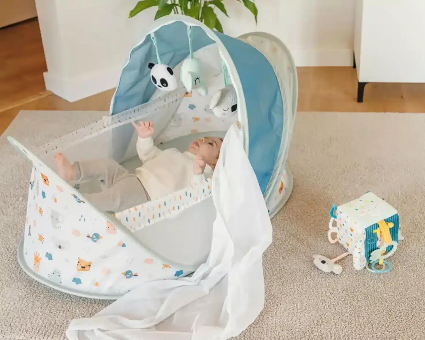 Eurekakids Lit de Voyage Pliable avec Moustiquaire