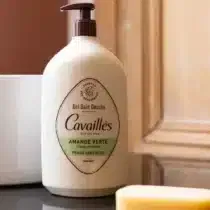 Rogé Cavaillès Gel Bain Douche Amande Verte 1 L : gel lavant doux et hydratant au parfum frais d’amande verte. Convient aux peaux sèches et sensibles. Livraison rapide au Maroc.