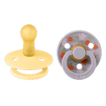 Lot de 2 sucettes Bibs rondes Liberty Strawberries and Cream Pale Butter en caoutchouc naturel, sans BPA, disponibles chez Bebemaman.ma