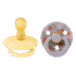 Lot de 2 sucettes Bibs rondes Liberty Strawberries and Cream Pale Butter en caoutchouc naturel, sans BPA, disponibles chez Bebemaman.ma