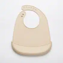 bavoir en silicone avec poche beige Yummy