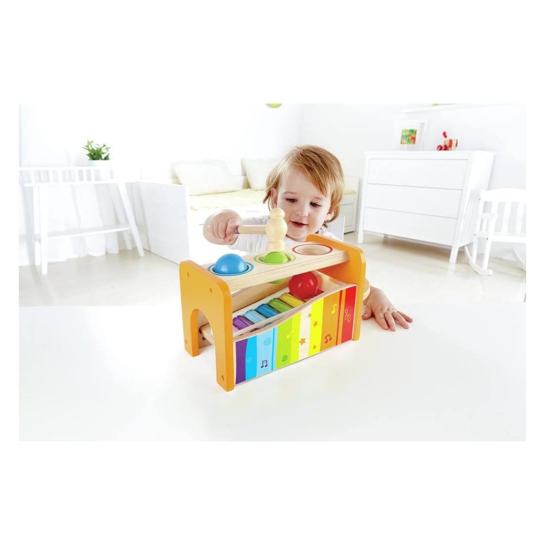 hape-banc-a-marteler-avec-xylophone-12m – 2 – bebemaman