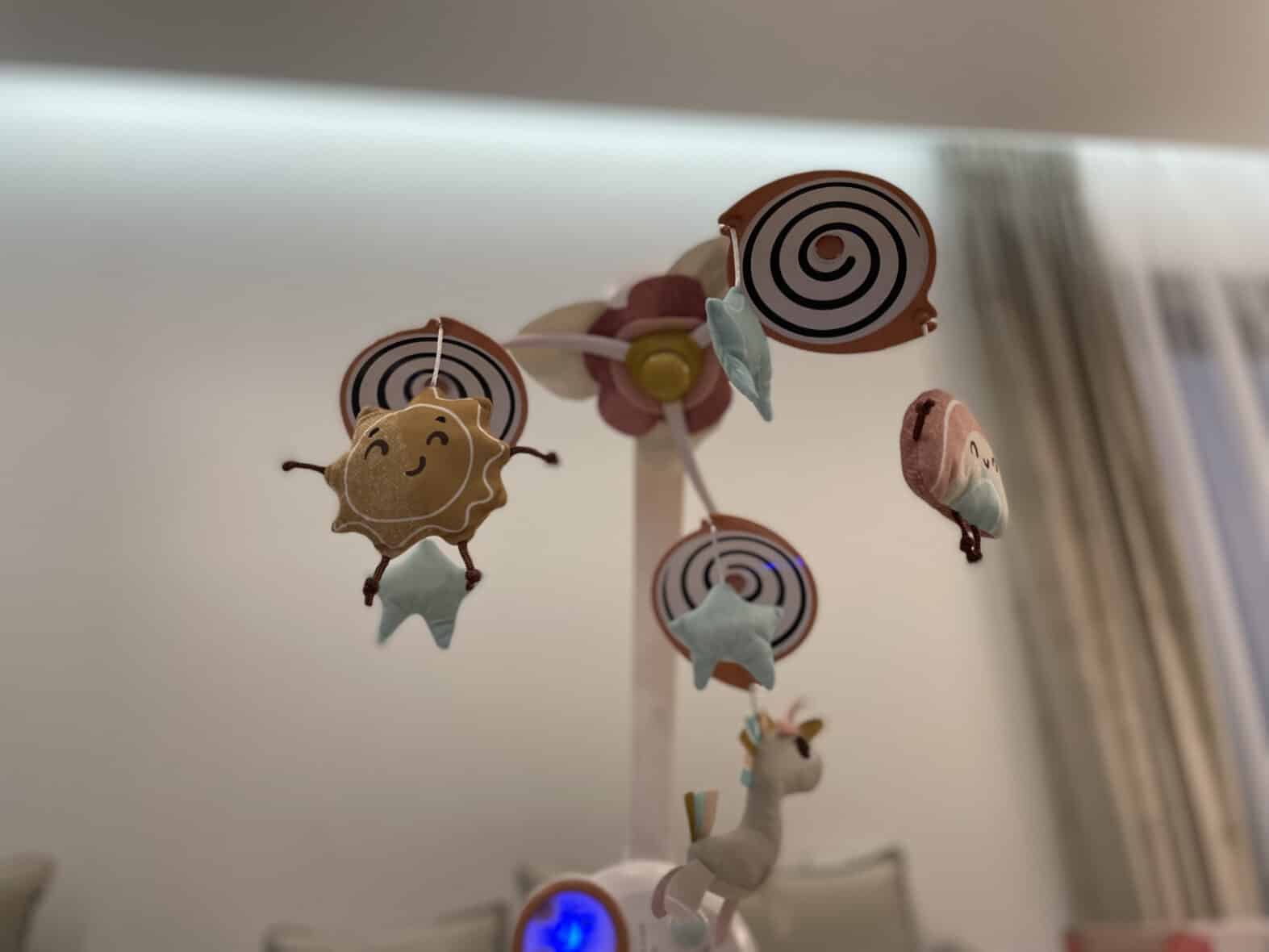 Mobile musical Tiny Love licorne pour lit bébé (3) bebemaman