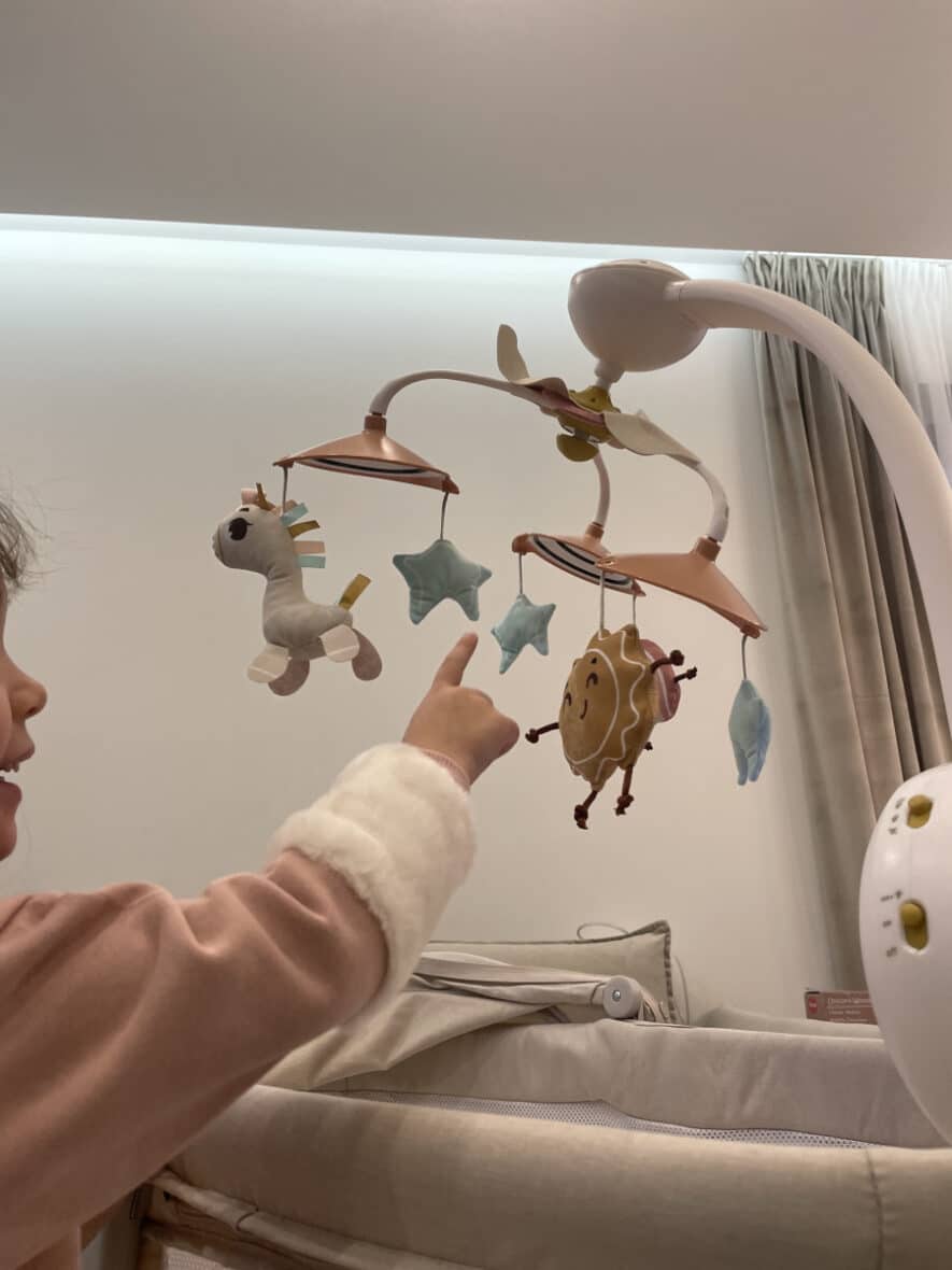 Mobile musical Tiny Love licorne pour lit bébé (4) bebemaman