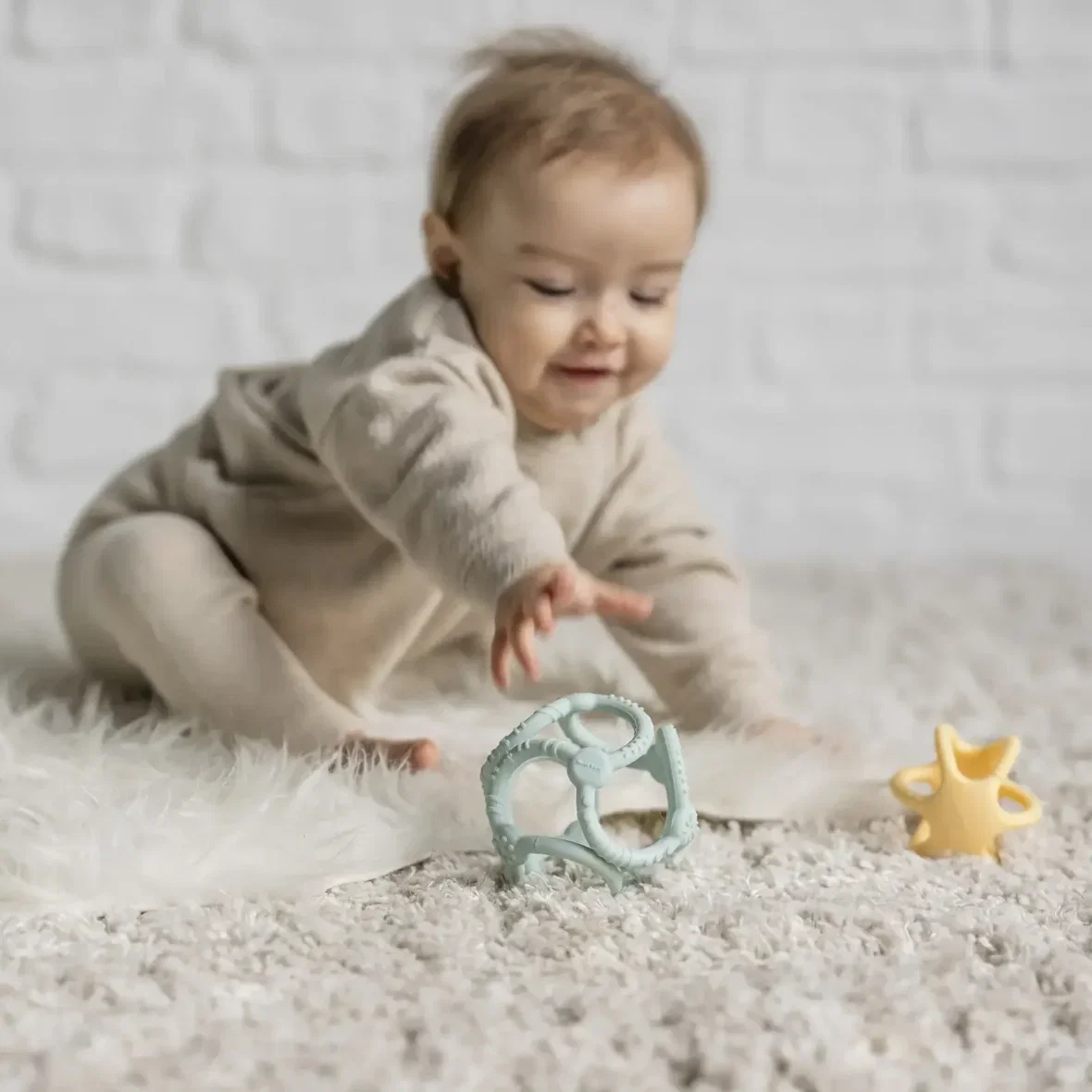 balles silicone bébé Nattou bleu jaune (3) bebemaman